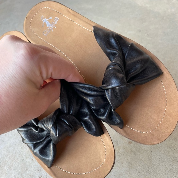 Corkys Footwear Sea La Vie Slide Sandals in Black Faux Leather Size 9 - Picture 4 of 5